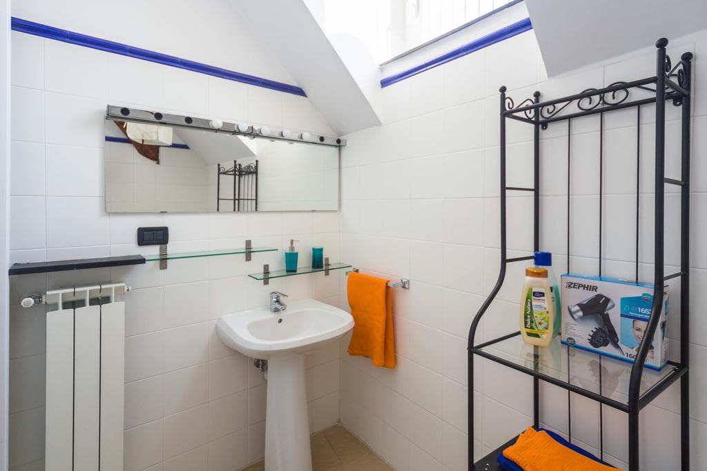 Genovahost - Low-cost Mascherona Apartment Genua